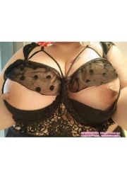 巨乳喷潮坦克姐姐