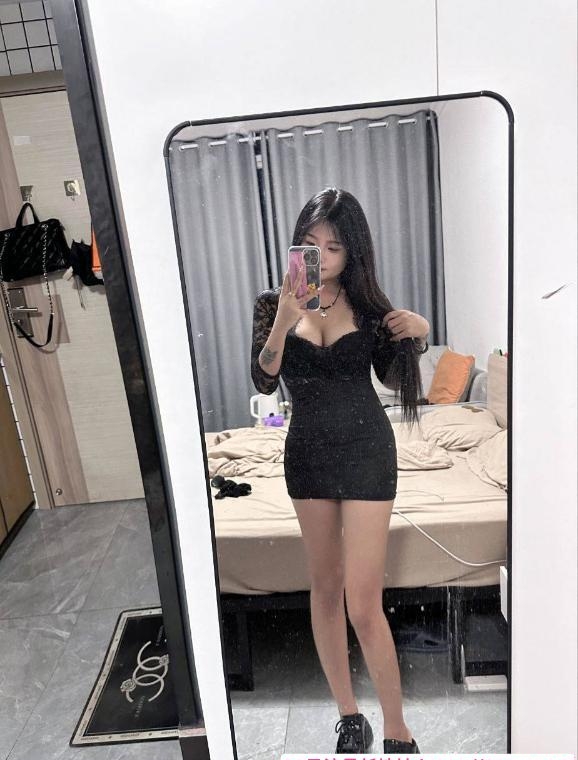 南开童颜大胸嫩妹   