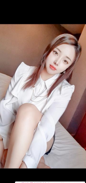 童颜巨乳小美女 