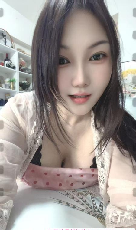 体验大奶骚狸儿   