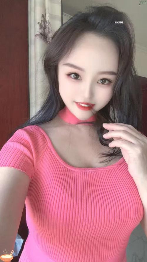 重庆妹子性格活泼善谈交流