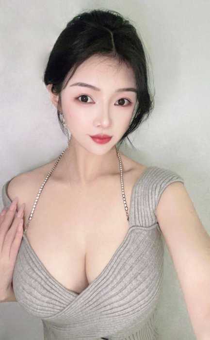 性感大胸骚逼老师