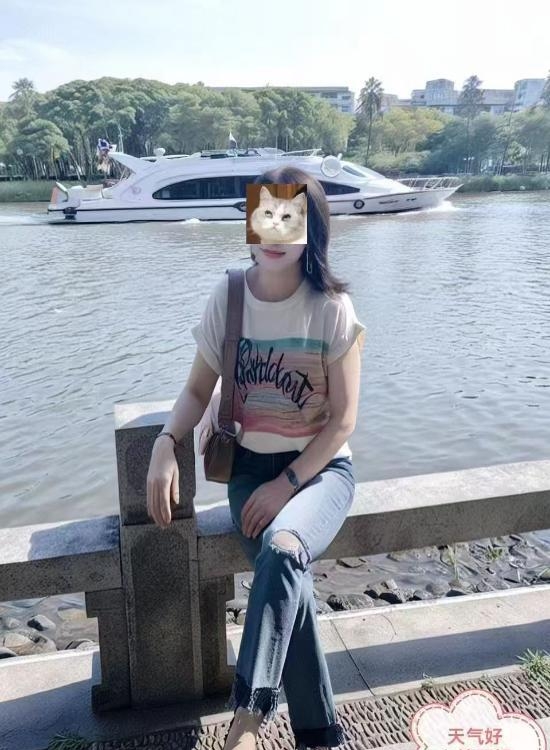 新吴性感诱惑小姐姐