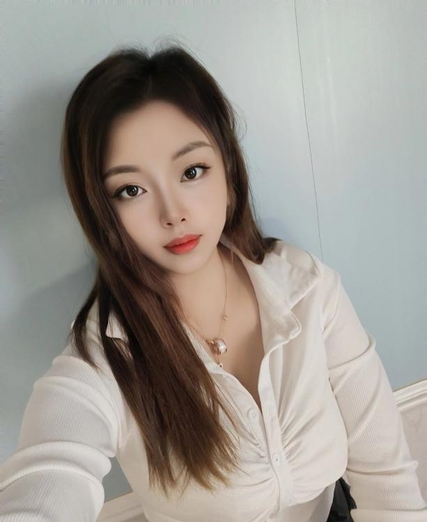 童颜巨乳小美女