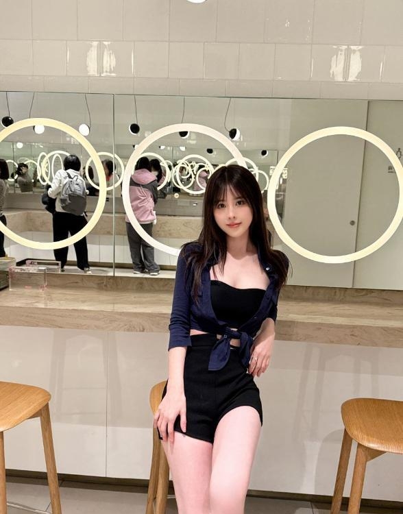 纤细腰身坚挺大胸茶茶