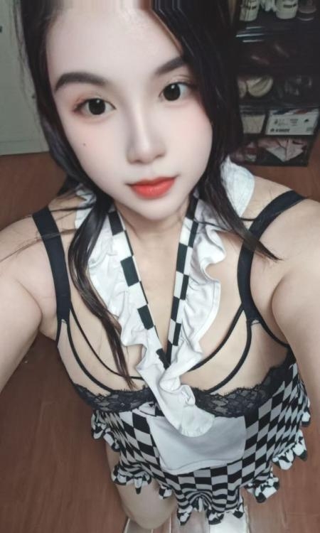 服务型美乳少妇