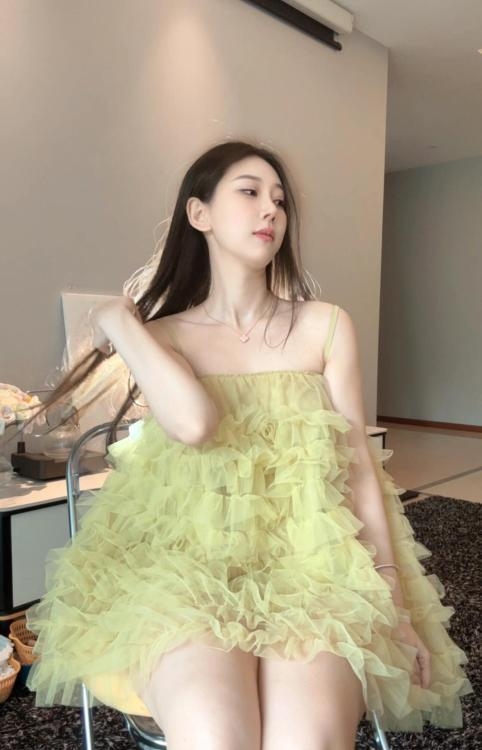 丰满纯情小美女