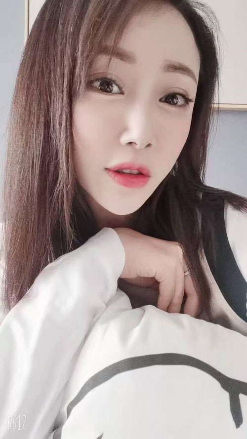 北京思琪25岁美女模特，归来开课 肤白貌美，新鲜可人