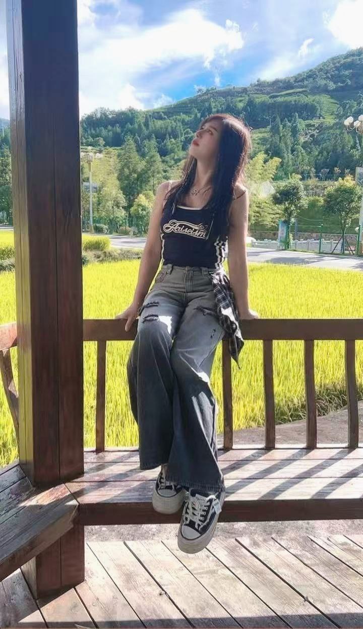 北京巨乳巨臀粉嫩多汁清纯小妹，性感黑丝御姐，前凸后翘