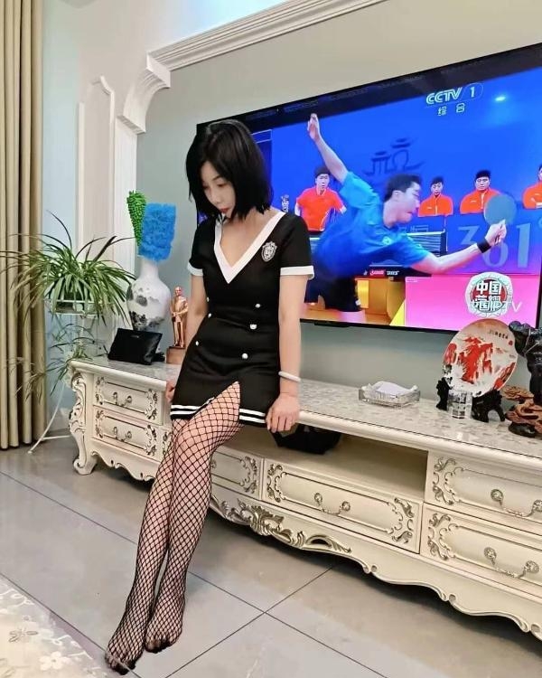 瑶海细长黑丝美腿