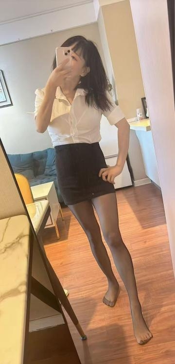 大乃白皙小姐姐