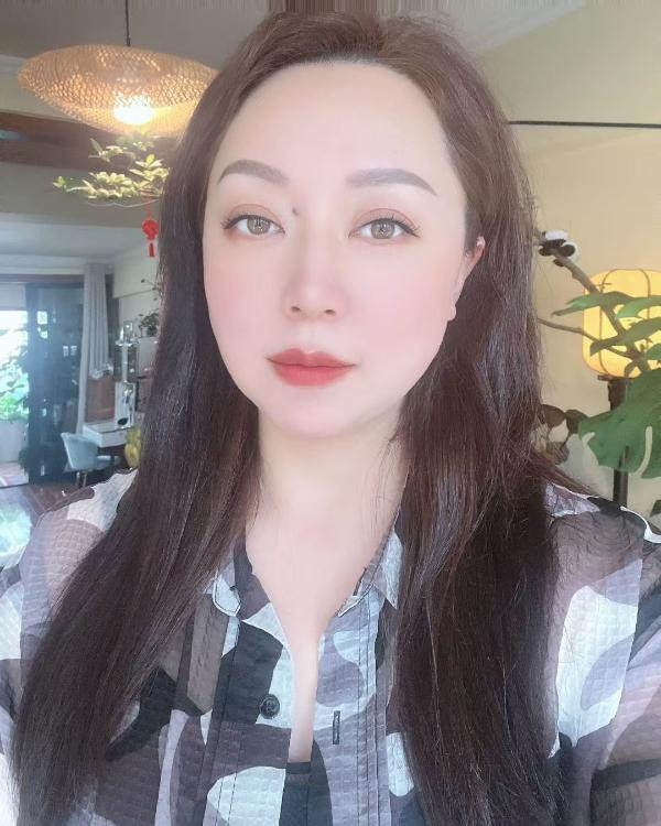 新迎气质少妇老师