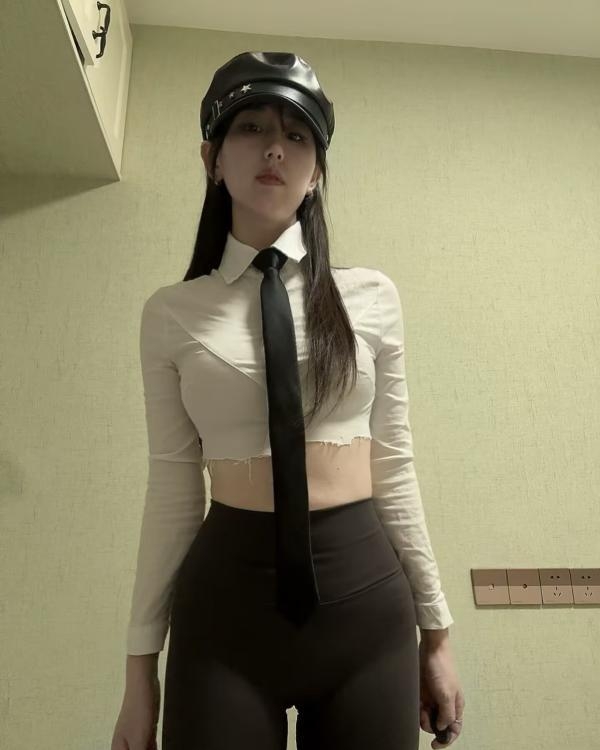 天河大胸妹身材好