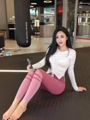 前凸后翘小妖精